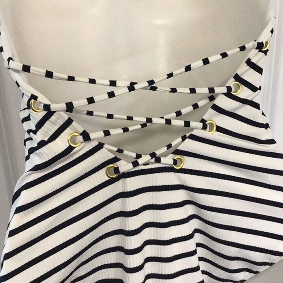 Swim, New Look Womens Swim Suit, size M, One Piece, New with Tags - Picture 4 of 6